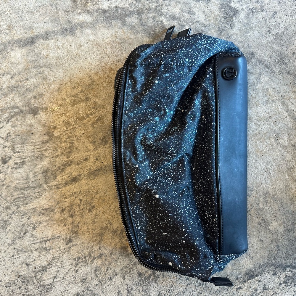 Lululemon cosmetic bag